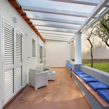 La Perla House 3*