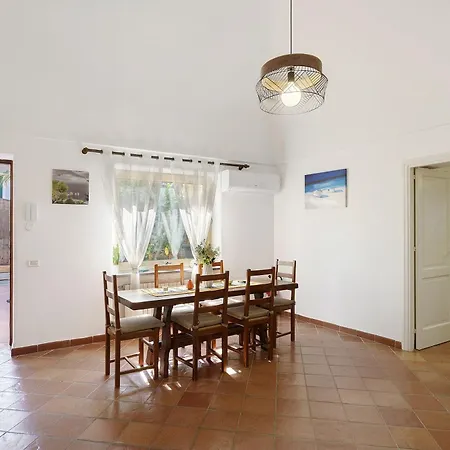 La Perla House 3*