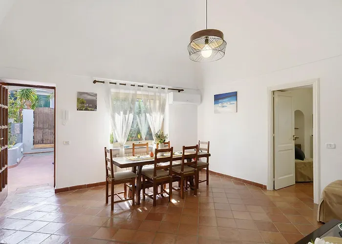 La Perla House 3*
