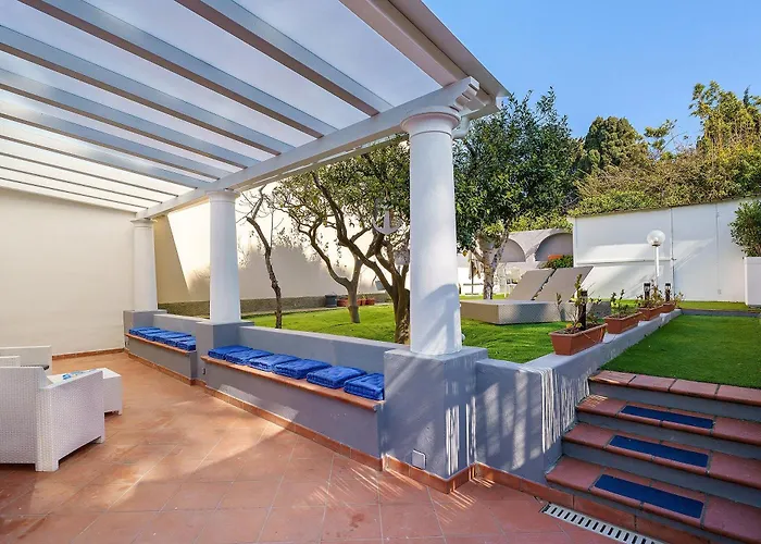 La Perla House Pensionat 3*
