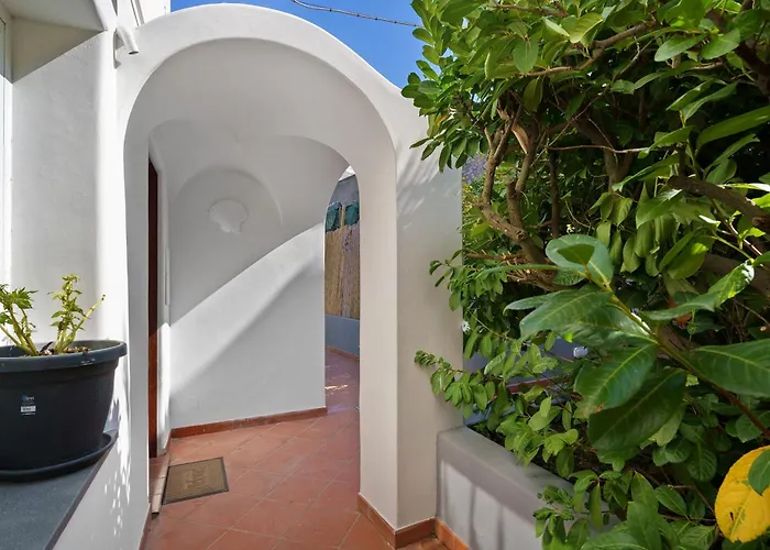 La Perla House Pensionat 3*
