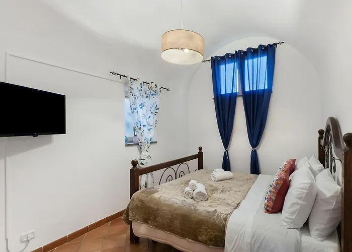 La Perla House Guest house